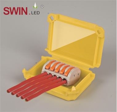 Vanntett boks inkluderer terminalblokker